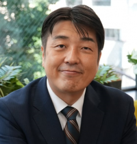 増井 康高 氏