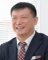 足立 武志 氏