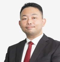 新倉 由大 氏